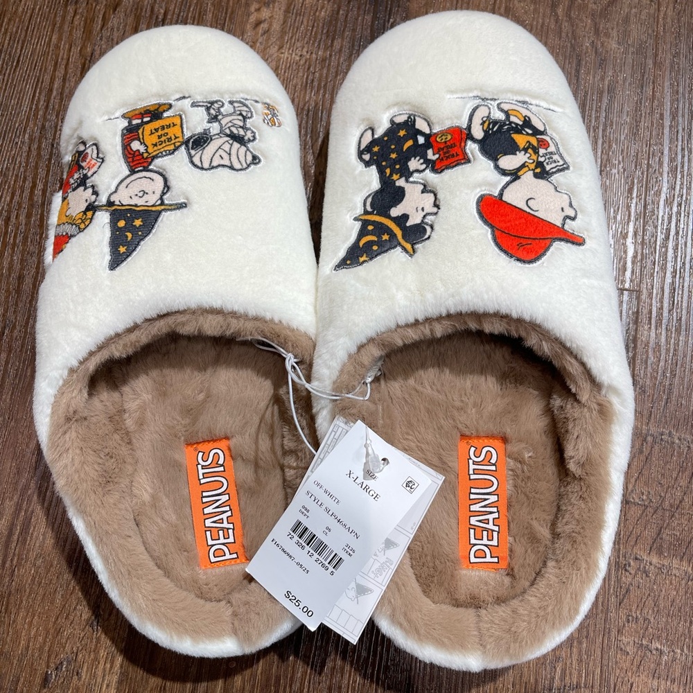 Women's Peanuts Halloween Trick or Treat Scuff Slippers - Ivory XL